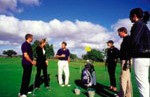 Gruppe beim Golfunterricht